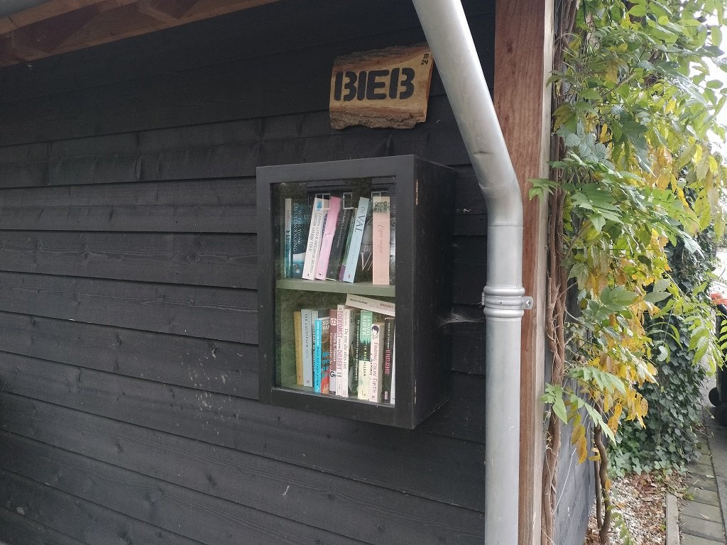 Book Corners - discover and share little free libraries around the world
